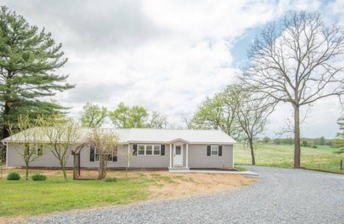 Shippensburg House | Ridges Side Villa with Hot tub | 3 Bed, 2 Bath
