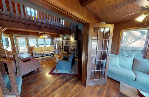 Mountain View House | RIVERFRONT CABIN, Close to ALL Attractions, Spectacular Views! Pet Friendly