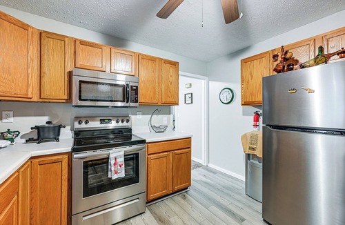 Cullowhee Cottage | Riverfront Cabin w/Mtn Views in Tuckasegee!