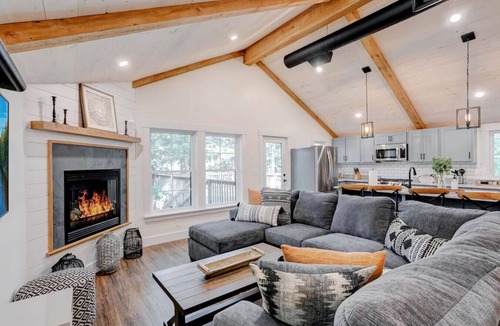 Center Conway House | Riverfront Getaway in Conway, Saco River Farmhouse