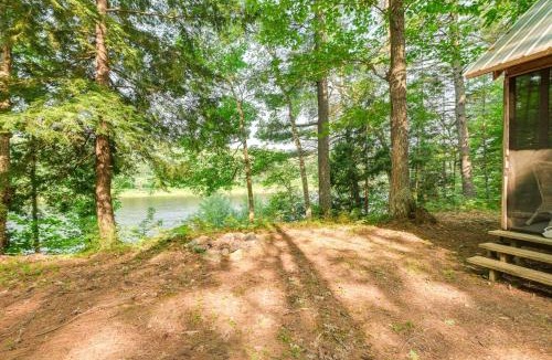 Olamon Apartment | Riverfront Greenbush Studio w/Porch & Views!