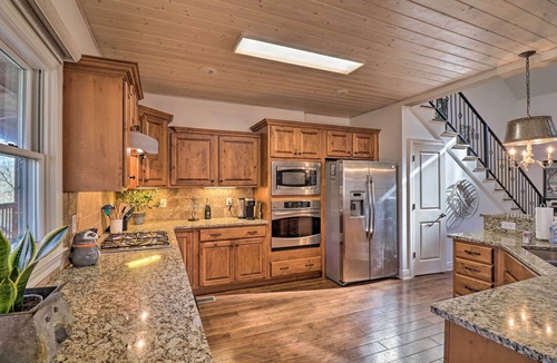 Heber Springs Cabin | Riverfront Heber Springs Home: Spacious Deck!