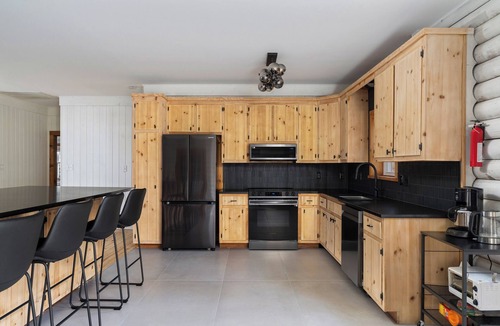 Powhatan House | Riverfront Modern Cabin | Hot Tub + Scenic Views