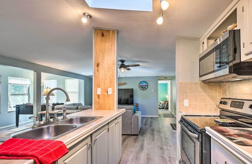 Lakehills House | Riverfront Pipe Creek Home w/Kayaks & Grill!