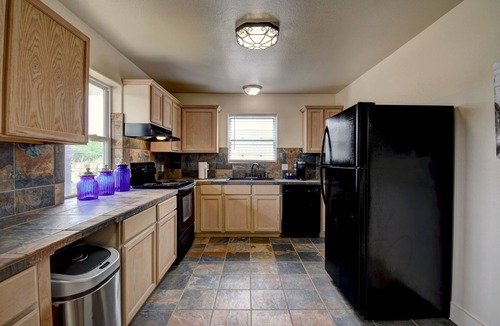 Ingram House | Riverview Lower, 2BR/1BA, Balcony, Sleeps 6
