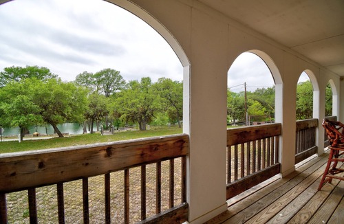 Ingram House | Riverview Lower, 2BR/1BA, Balcony, Sleeps 6