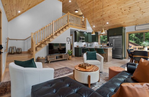 Brownfield Cabin | Riverwood Cabin: Firepit + Games 15 mins to Conway