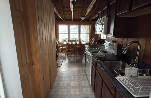 Sullivan Cabin | Rocky Shore Cabin - Flanders Pond