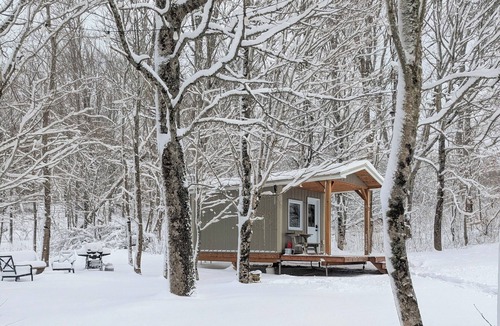 Balmoral Mills Cabin | Romantic Tiny Cottage w/Hot Tub & Fire Pit – Sunset Cottage #2