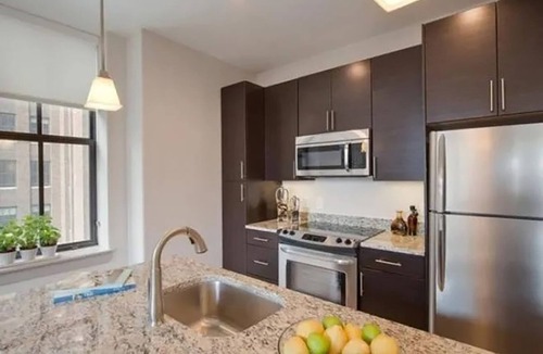 Downtown Baltimore Condo | Rooftop Pool & Lounge in Downtown - Free Parking
