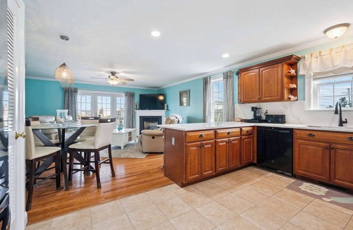 Salisbury Beach Condo | Rooftop Tide | Ocean Views | Gas Fireplace