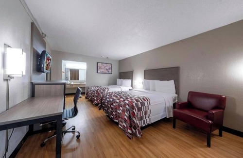 Charlottesville Hotel | Room w/2 Full Beds Near Monticello Wine Trail – Relaxing Vineyard Stay