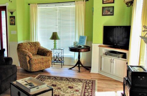 Boswell House | Ruby’s Landing Cottage w/Deck & White River Views