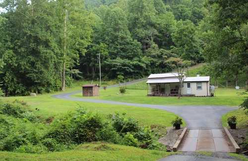 Stanardsville Cabin | Rural Cabin along Swift Run River, ten minutes from Shenandoah National Park.
