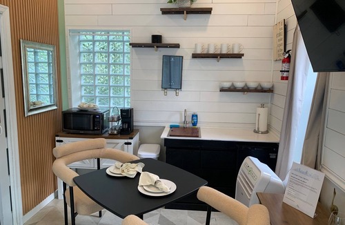 Arcadia Cottage | Ruscincy’s Rest "minutes drive to Orioles stadium"