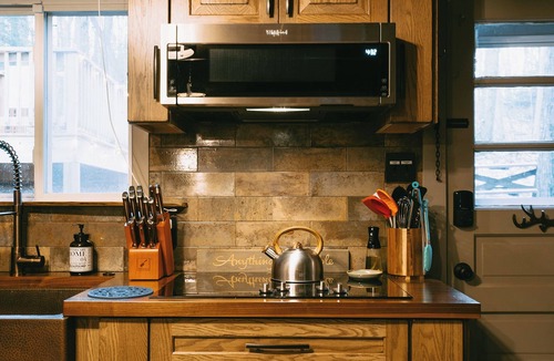 Oakland Cabin | Rustic Charm Meets Modern Boutique + Lake Central + Hot Tub, Sauna, Lake Access