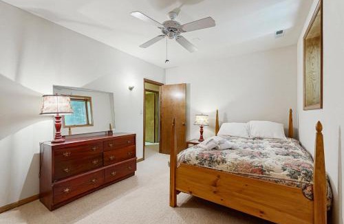 Bumpass House | Rustic lakehouse with views, kayaks, Wifi, Central AC & cozy firepit nights
