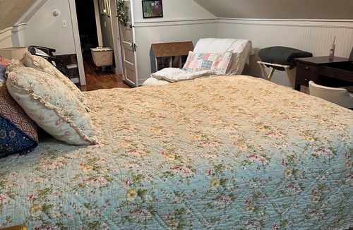 Blue Ridge Bed & Breakfast | Rustic Log cabin bed and breakfast in Virginia wine country