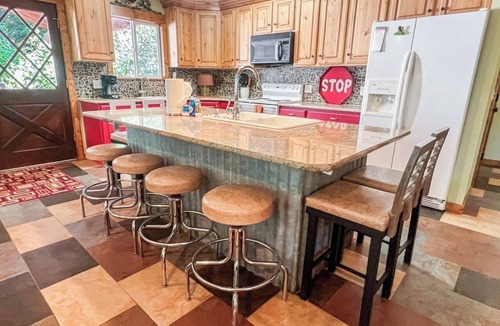 Cascade House | Rustic Log Cabin Retreat Near Lake Cascade