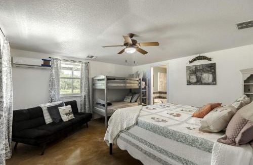 Mountain Home House | Rustic-Modern Ranch Retreat with Fire Pit & Nature Views in Mountain Home, Texas