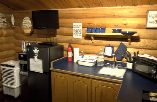 Valley Apartment | Rustic Ruby Retreat Cozy Cabin on Jump Off Joe Lake w/Dock & Mt. Views-