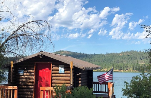Valley Apartment | Rustic Ruby Retreat Cozy Cabin on Jump Off Joe Lake w/Dock & Mt. Views-