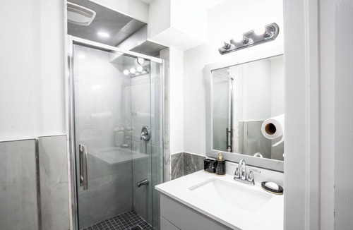 Brampton Bed & Breakfast | SAINT SUITES EXECUTIVE STAY 2B + 1B