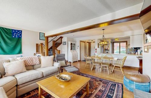 Quechee House | Saltbox 12B