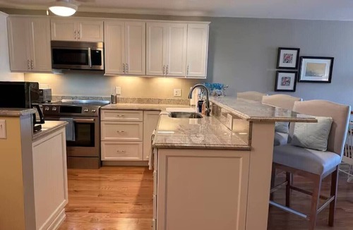 Hampton Apartment | ~Salty Sunsets & Sandy Toes~ 493 Ocean Blvd