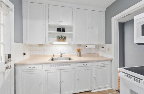 South Riverside House | San Marco Charmer, unique, comfy, close to everything. Pet friendly.