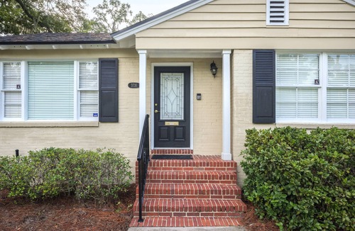 South Riverside House | San Marco Charmer, unique, comfy, close to everything. Pet friendly.