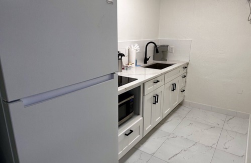 Lauderdale-by-the-Sea Hotel | Sapphire by the Sea - Unit 1 - 1 Bedroom 2 Bath, 2 Queen Beds, kitchen, Sleeps 6