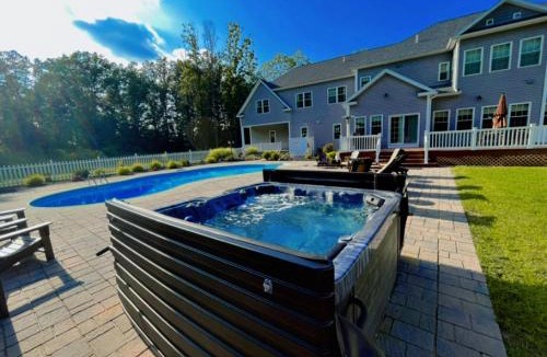 Saratoga Springs House | Saratoga Luxury Retreat, In-Ground Heated Pool, 4 Car Garage, Gourmet Kitchen, Private Office Space