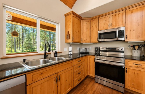 Ardenvoir Cabin | Sauna | Deck | Firepit | Near Lakes | WIFI | BBQ
