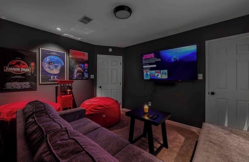Toms Brook House | Sauna, Theatre, Game Room, Gym, EV Chrger, Firepit