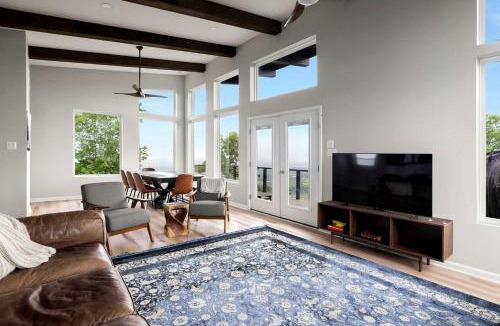Ridgeway House | Scenic Getaway Cabin w/Fire Pit, Deck & Panoramic Views in Martinsburg, WV