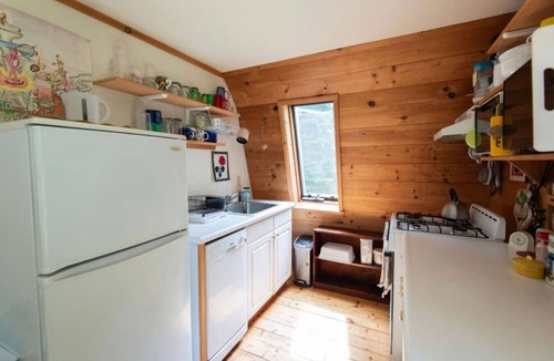 Seal Cove House | Secluded Cabin With Ocean Access