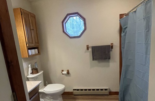 Calvin House | Secluded cabin within 30 minutes to Raystown Lake