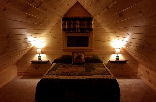 Hartland House | Secluded Cottage on Great Moose Lake