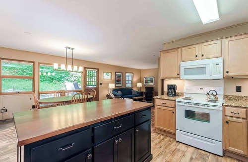 Berkeley Springs Cabin | Secluded Oasis w Hot Tub, Screened-in Porch, WiFi!