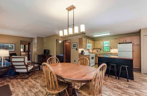 Berkeley Springs Cabin | Secluded Oasis w Hot Tub, Screened-in Porch, WiFi!