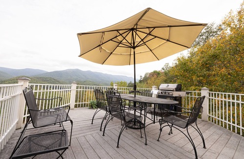 South Fork House | Secluded Retreat- Endless Mtn Views, Rushing Stream, Waterfalls- Sleeps up to 22