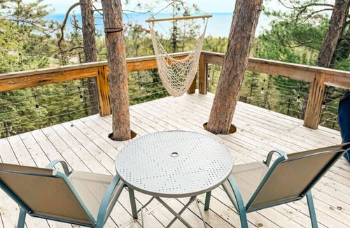 Silver Bay House | Secluded tiny house overlooking Lake Superior