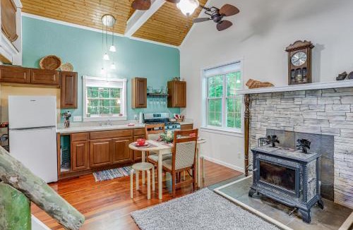 Newnata House | Secluded Vacation Rental Bordering Creek!