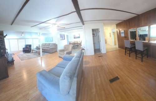 Mountain Home House | Serene Executive Lake House 18 w/Hilltop Views of Norfork Lake w/Private lake access