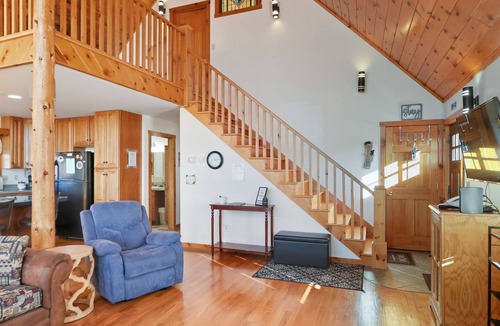 Mountain Base House | Serene Mountaintop Cabin w/Views near Snowshoe!