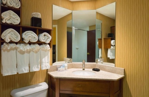 Carlisle Hotel | Serene Room with In-Room Movies and Breakfast – Near Carlisle Fairground