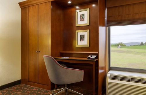 Carlisle Hotel | Serene Room with In-Room Movies and Breakfast – Near Carlisle Fairground