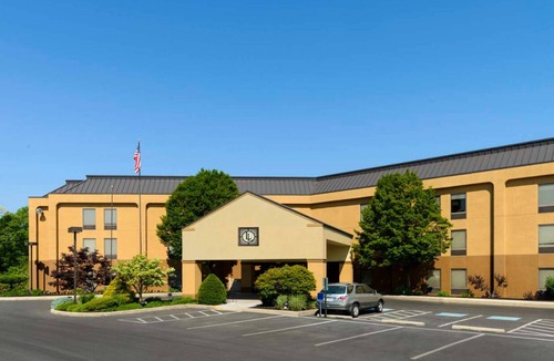 Carlisle Hotel | Serene Room with In-Room Movies and Breakfast – Near Carlisle Fairground