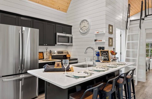 Luray Cabin | Shenandoah, Firepit, peaceful Cabin w/salt water Hot tub!